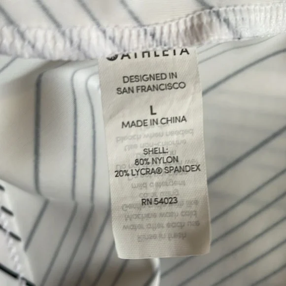 Athleta Rash-Guard Black/White Chevron Stripe Sleeveless Swim Top L EUC - Picture 9 of 11